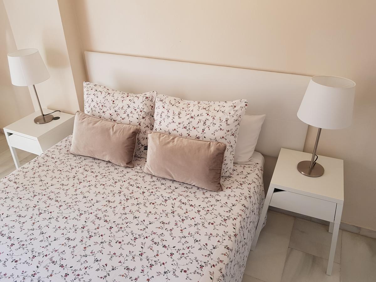 Fan Flat Eugenio (Adults Only) Apartment Malaga Bagian luar foto